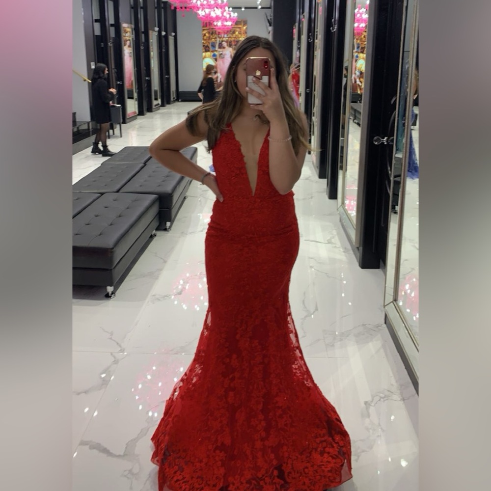 Selling my prom dress! Price is negotiable - Picture 4 of 4